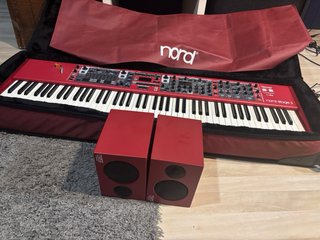 Nord Stage 3 Hammer Action 88 con funda y "cubre"