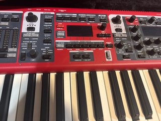 Nord Stage 3 Hammer Action 88 con funda y "cubre"