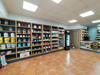 Estanterías de madera nuevas