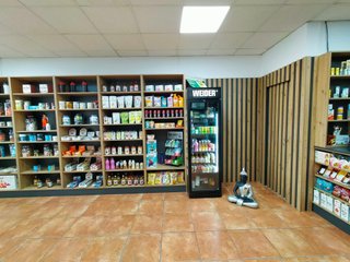 Estanterías de madera nuevas