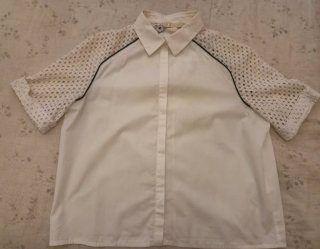 Camisa Maje blanca con mangas de encaje