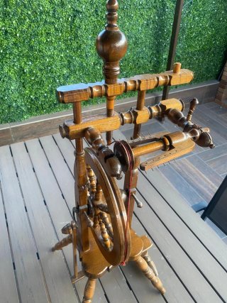 Rueca de madera antigua