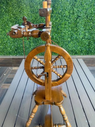 Rueca de madera antigua