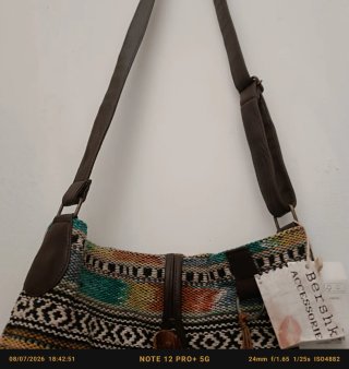 Bolso Bershka estilo boho multicolor