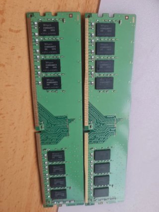 2 SK hynix 8 GB DDR4 2400MHz PC4-2400T 16 gb total