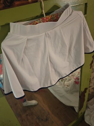 Falda deportiva beige