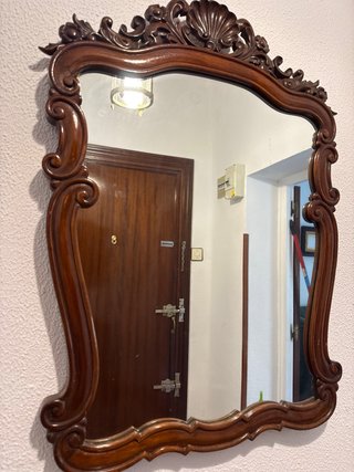 Espejo de madera tallada