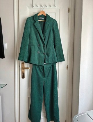 Traje de pana verde mujer