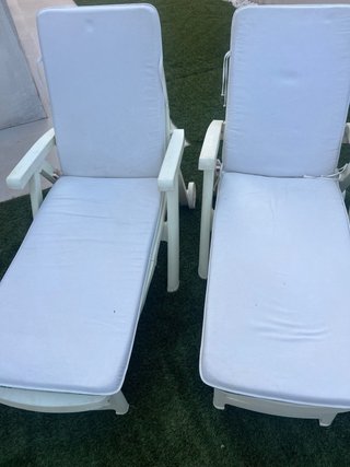 2 Tumbonas de Plástico Blancas