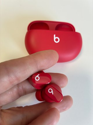 Beats Studio Buds Rojos