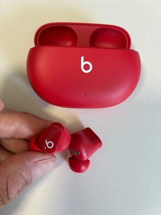 Beats Studio Buds Rojos