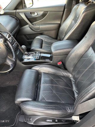 Infiniti FX30 2010