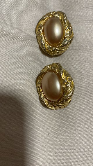 Pendientes vintage bisutería perla y color oro,