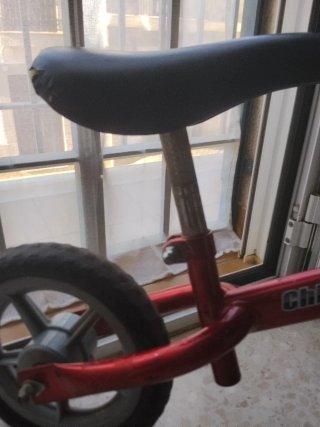 Bicicleta sin pedales Chicco Roja