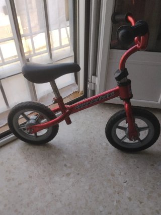 Bicicleta sin pedales Chicco Roja
