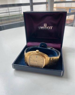 Reloj Tissot Seastar Quartz Vintage Dorado