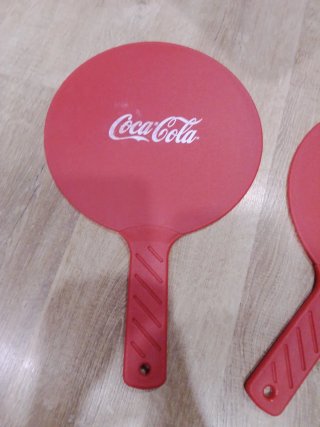 Palas de playa Coca-Cola rojas
