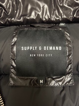 Chaqueta plumífero Supply & Demand negra