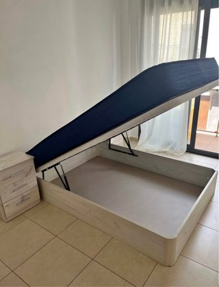 Sofá cama con colchón de madera