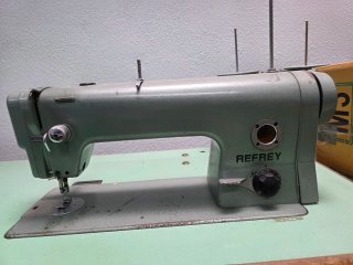 Máquina de coser Refrey