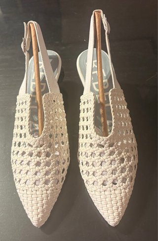 Zapatos blancos trenzados tacón