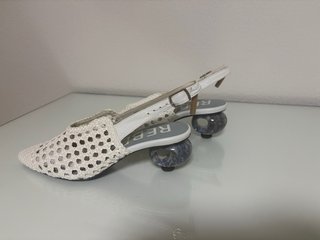 Zapatos blancos trenzados tacón