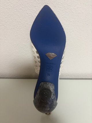 Zapatos blancos trenzados tacón