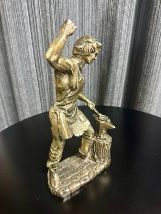 Figura Herrero Bronce