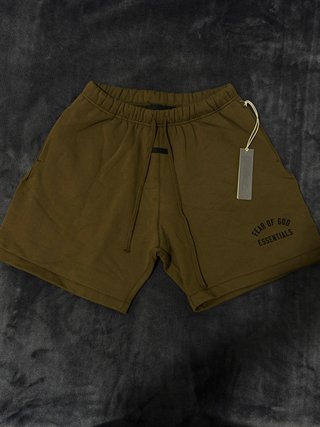 Conjunto Essentials Verde Militar