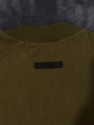 Conjunto Essentials Verde Militar