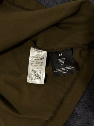Conjunto Essentials Verde Militar