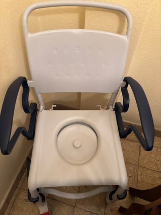Silla de ducha y WC con ruedas