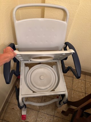Silla de ducha y WC con ruedas