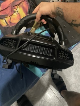 Volante Logitech con pedales