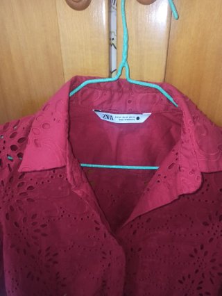 Camisa Zara roja bordada