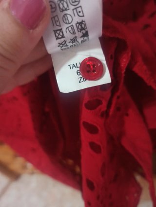 Camisa Zara roja bordada