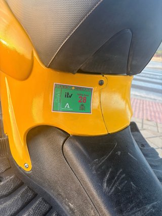 Beta Ark Scooter Amarillo