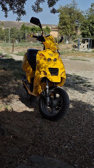 Beta Ark Scooter Amarillo