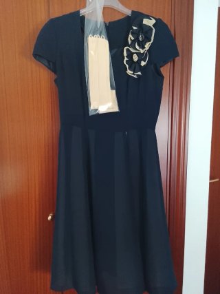 Vestido negro elegante para boda