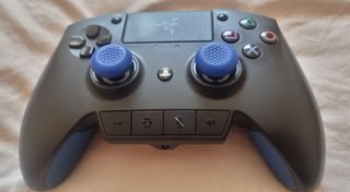 PS4 500GB + Mando RAZER Raiju + 2 Call of Duty