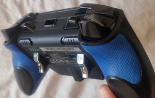 PS4 500GB + Mando RAZER Raiju + 2 Call of Duty