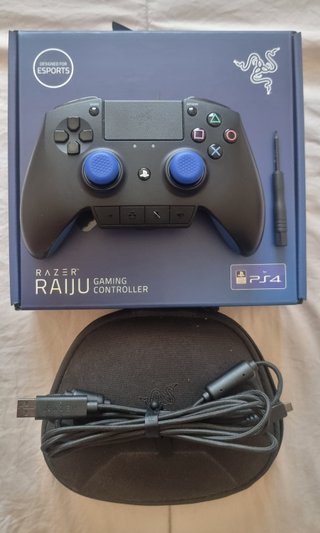 PS4 500GB + Mando RAZER Raiju + 2 Call of Duty