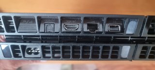 PS4 500GB + Mando RAZER Raiju + 2 Call of Duty