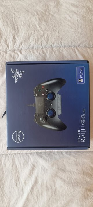PS4 500GB + Mando RAZER Raiju + 2 Call of Duty