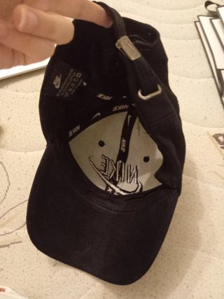 Gorra Nike Negra con relieves.