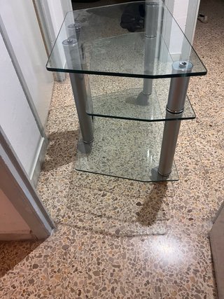 Mesa TV cristal y metal con ruedas