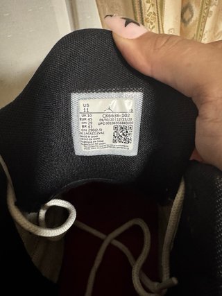 Jordan Aura 2 Zapatillas Negras y Blancas