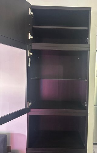 Mueble/vitrina de salón negro con cristal