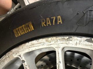 Neumático Pirelli PZero RA7A 16" Compuesto medio.