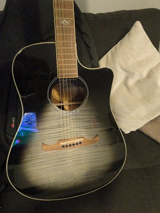 Guitarra Fender T-Bucket 300CE + funda nueva